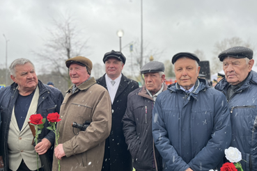 В Ленинградской области почтили жертв и наградили ликвидаторов катастрофы Чернобыльской АЭС