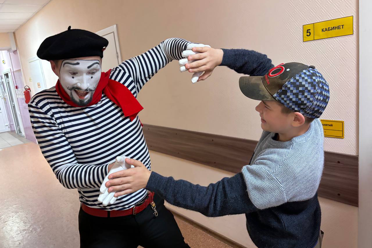 Мобильная бригада офтальмологов обследовала воспитанников приозерского реабилитационного центра