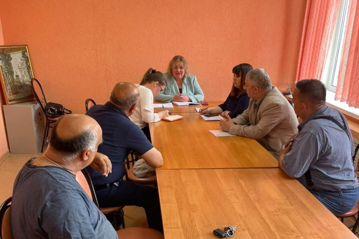 Встреча сотрудников комитета по социальной защите населения Ленинградской области с представителями цыганской диаспоры