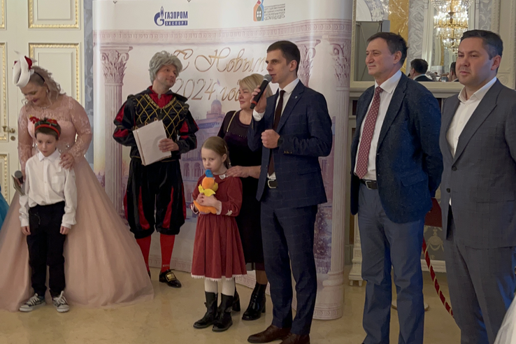 17 декабря в Константиновском дворце прошел новогодний детский благотворительный бал
