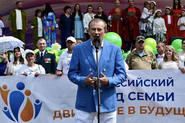 Александр Дрозденко выступил на Всероссийском параде семей